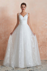 Vestidos de boda de línea blanca plisada de encaje en V plisado